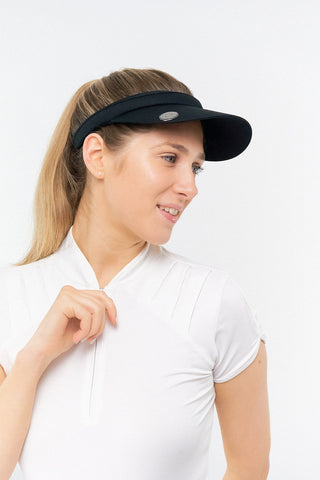 Black Clip ladies golf visor constructed with quick-drying fabrics. The visor comes in a one size fits all design which clips around your head to hold it securely in place. It also features a concealed magnet  in peak with a hand enamelled lace effect golf ball marker attached, making it a lovely golf accessory, golf gift! The headband features a soft lined absorbent towel.