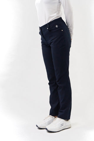 Navy Ladies golf trousers made from flexible lightweight 4 way stretch material.  Featuring a zip and button fastening with five belt loops, a regular fit with anti-crease and anti-static properties. These women's golf trousers have two open pockets to the front and back. Size 8 to 20.