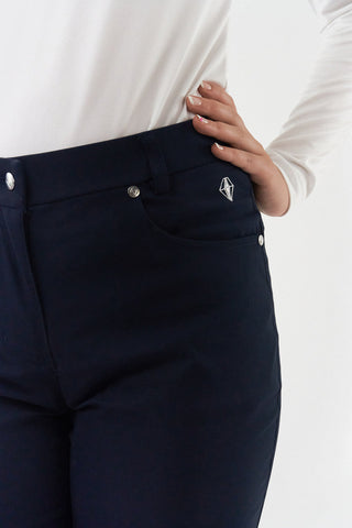 Navy Ladies golf trousers made from flexible lightweight 4 way stretch material.  Featuring a zip and button fastening with five belt loops, a regular fit with anti-crease and anti-static properties. These women's golf trousers have two open pockets to the front and back. Size 8 to 20.