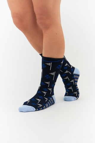 Ladies 3 pair pack in Navy, Grey and Black crew golf socks have a trendy golf flag design with lurex stripe detailing on the sole. Made from a soft, stretchy cotton blend fabric allowing breathability, with a cushioned sole, compression fit and Rib cuff for a snug fit. They are suited to UK sizes between 4 and 7. 85% Cotton, 13% Polyester, 2% Elastane.