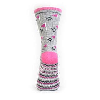 Ladies Grey and Pink Golf Crew Sock has a trendy golf flag design with lurex stripe detailing on the sole. Made from a soft, stretchy cotton blend fabric allowing breathability, with a cushioned sole, compression fit and Rib cuff for a snug fit. They are suited to UK sizes between 4 and 7. 85% Cotton, 13% Polyester, 2% Elastane.